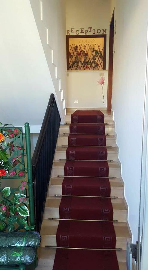 B&B Italo House Opera Exterior photo